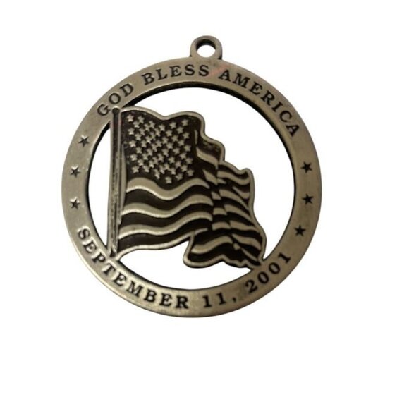 God Bless America September 11 2001 Patriotic Metal Pendant - Picture 1 of 1